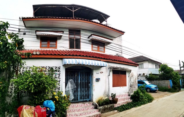 ขายห้องเช่า 2 ชั้น เนื้อที่ 49.7 ตร.ว. 18 ห้องนอน 18 ห้องน้ำ ถ.เพชรเกษม 79 ขว.หนองแขม ข.หนองแขม กรุงเทพฯรหัสทรัพย์ :16629ประเภท :อพาร์ทเม้นท์,หอพัก,ห้องเช่าโครงการ :ห้องเช่า ถ.เพชรเกษม 79 ข.หนองแขม กรุงเทพฯที่ตั้ง :ถ.เพชรเกษม 79 ขว.หนองแขม ข.หนองแขม กรุงเทพฯโซน :โซน Eเนื้อที่ :49.7 ตร.ว.ขายห้องเช่า 2 ชั้น เนื้อที่ 49.7 ตร.ว. 18 ห้องนอน 18 ห้องน้ำ ปูพื้นกระเบื้อง ทำเลดี น่าลงทุน อยู่ในแหล่งชุมชน มี