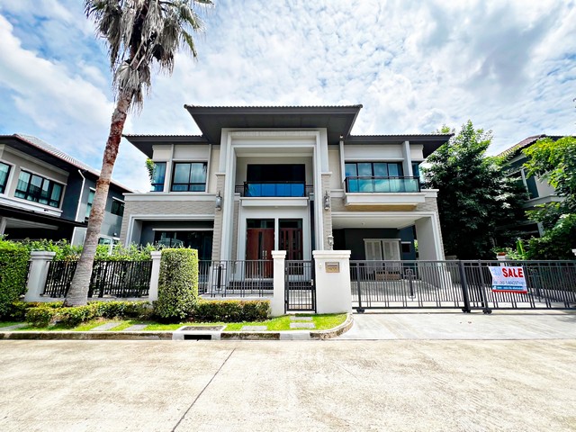 รหัสทรัพย์ 69205บ้านเดี่ยว 2 ชั้น โครงการ หมู่บ้านแกรนด์บางกอกบูเลอวาร์ด สาทร – กัลปพฤกษ์ พิกัดที่ตั้ง :  ถนนกัลปพฤกษ์ แขวงบางแค เขตบางแค กรุงเทพฯ 10160บ้านเลขที่ 48/105 ซอย3 รายละเอียดทรัพย์ -  ขนาดที่ดิน 80.4 ตารางวา พื้นที่ใช้สอยประมาณ 348 ตารางเมตร - 4 ห้องนอน 5 ห้องน้ำ  โดยที่มีห้องเอนกประสงค์ พร้อมห้องน้ำในตัวที่ชั้น1 ใช้สำหรับเป็นห้องนอนผู้สูงอายุ หรือ ห้องทำงานได้ - 1 ห้อ�