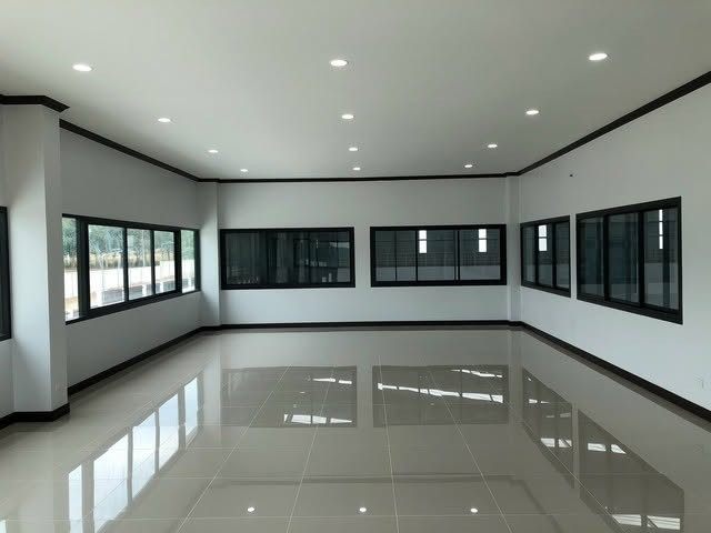 โรงงานสร้างใหม่ ขนาด 3,000 ตรม และ 5,750 ตรม น้ำไม่ท่วม ไฟ 3 เฟส 250kva   ต.พนานิคม ระยอง (RK1188 )ติดต่อAgent  : คุณเด่นชัย                  : 09-8481-8989                  :06-2839-4747 ID Line        :0984818989                   :https://line.me/ti/p/LRgsghypggโรงงาน ซอยนิคมพัฒนา 8 ตำบลพนานิคมนิคมพัฒนาซอย8 ต.พนานิคม อ.นิคมพัฒนา จ.ระยองพื้นที่สีเหลือง 3 ไร่ 200 ตารางวา3000 ตารางเมตร  60*48 เมตร พื้นรับน้ำหนักได้ 3 ตันต่อตารางเมตรออฟฟิต 2 ชั้น ชั้นละ 6*12 เมตรพื้นที่ออฟฟิตรวม 144 ตรม สร้าง�