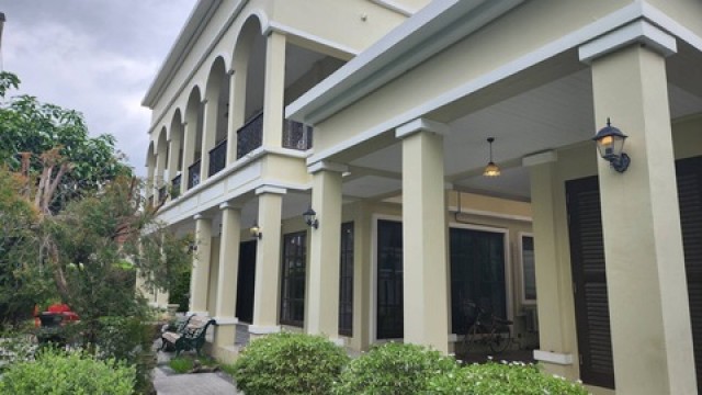 Sub1541ขายบ้านเดี่ยว Windmill บางนา | 6 ห้องนอน 480 ตร.ม. | ที่ดิน 156 ตร.ว. | จอด 8 คัน | 26 ล้านบาทขายบ้านเดี่ยวขนาดใหญ่ โครงการ Windmill บางนา–เทพารักษ์ที่ดิน 156 ตร.ว.พื้นที่ใช้สอยประมาณ 480 ตร.ม.6 ห้องนอน5 ห้องน้ำ1 ห้องแม่บ้านเครื่องปรับอากาศ 9 เครื่องจอดรถได้สูงสุดประมาณ 8 คันFully Furnishedพร้อมเข้าอยู่ขาย 26 ล้านบาทบ้านขนาดใหญ่ที่ออกแบบมาเพื่อการอยู่อาศัยของครอบครัวจริงเหมาะสำหรับครอบครัวใหญ่ห�
