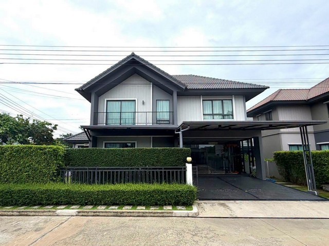 ให้เช่าบ้านเดี่ยว โครงการ PAVE Bangna พื้นที่  214 ตร.ม. 4นอน 3น้ำ ใกล้ Market Villageค่าเช่า 68,000 บาท/เดือนสัญญาขั้นต่ำ 1 ปี มัดจำ 2 เดือน + ค่าเช่าล่วงหน้า 1 เดือนรายละเอียดบ้านขนาดที่ดิน 65 ตร.ว. พื้นที่ใช้สอย 214 ตร.ม.- 4 ห้องนอน + ห้องดูหนัง- 1 ห้องทำงาน- 1 ห้องออกกำลังกาย- 1 ห้องพระ- 3 ห้องน้ำ- ที่จอดรถ 2 คัน- EV Charger 1 จุด- Smart Gate- Digital Door Lockเฟอร์นิเจอร์ & เครื่องใช้ไฟฟ้า- Smart TV 65 นิ้ว- ห้องดูหนัง พร้อมใช้งาน- ห้องออก