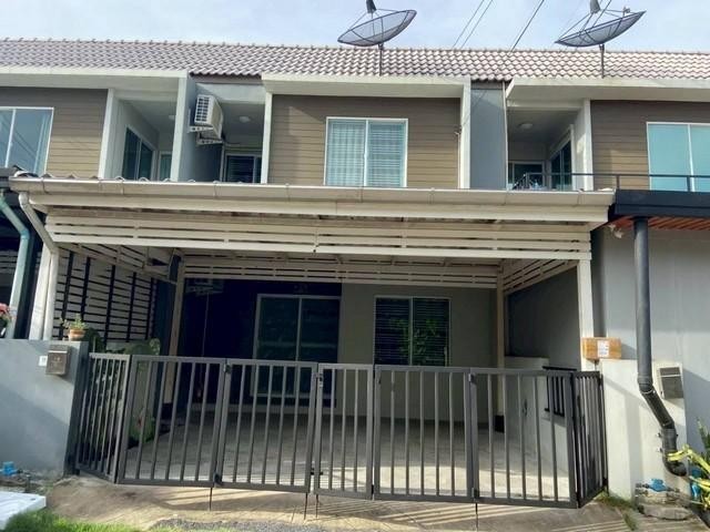 ให้เช่าทาวน์โฮม 2 ชั้น 3 ห้องนอน เดอะคัลเลอร์ บางนา ก.ม.8 เฟส 5 ติดอิเกีย เมกะบางนาติดต่อ:: ชยา โทร/ID Line:: 0942823961Link Line:: https://line.me/ti/p/3xFA1An8Kcรหัส# T26-1351ทาวน์โฮมเดอะคัลเลอร์ บางนา ก.ม.8 เฟส5 ติดอีเกีย เมกะบางนา 2 จอด๐ เนื้อที่ 20 ตารางวา๐ 3 ห้องนอน๐ 2 ห้องน้ำ๐ 1 ห้องครัว (บิ้วอิน) ,ห้องนั่งเล่น 1 ห้อง ,ระเบียง๐ จอดรถได้ 2 คัน ( มีโรงรถ)๐ เครื่องปรับอากาศ, เครื่องซักผ้า, ห้องครัวเต็ม บิ้วอิน,​เตา& เครื่อ�