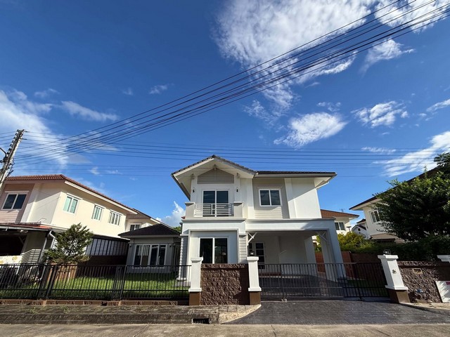 โอกาสทอง! เพียง 4.99 ล้าน #วรารมย์ #เจริญเมือง #QHouse 81 ตรว. บ้านเดี่ยว 2 ชั้น #รีโนเวทใหม่ พร้อม “เรือนเล็ก” แยกเป็นสัดส่วน บ้านหลัก 2 ชั้น3 ห้องนอน3 ห้องน้ำพื้นที่กว้าง เหมาะสำหรับครอบครัวใหญ่รีโนเวทใหม่ พร้อมเข้าอยู่เรือนเล็กแยกเป็นสัดส่วน1 ห้องนอน1 ห้องน้ำในตัวเหมาะมากสำหรับ Home Office / Studio / ห้องผู้สูงอายุ / ห้องรับรองแขกได้ความเป็นส่วนตัว ไม่รบกวนพื้นที่ภายในบ้านหลักพื