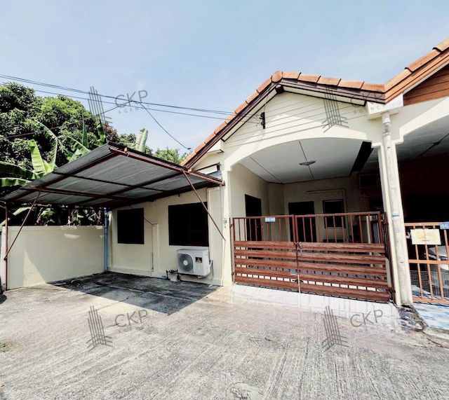 ขาย บ้านเดี่ยว หลังมุม รีโนเวทสวยพร้อมอยู่ ใกล้รร.อนุบาลระยอง ใกล้ศูนย์ราชการต่างๆและแหล่งอำนวยความสะดวก (น้ำไม่ท่วม) ต.ท่าประดู่ อ.เมือง ระยอง ติดต่อสอบถามได้ค่ะรายละเอียด (Description)- ขนาด 30.40 ตร.วา- พื้นที่ใช้สอย 100 ตร.ม.- บ้านชั้นเดียว- 3 ห้องนอน 2 ห้องน้ำ- เครื่องปรับอากาศ 4 เครื่อง- ที่จอดรถ 1 คันการเดินทาง- ถนนริมน้ำ  250 เมตร- ถนนข้างอำเภอ  700 เมตร- ถนนตากสินมหาราช  700 เมตร- ถน�