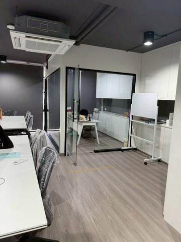 ให้เช่าโฮมออฟฟิศ 4.5 ชั้น โครงการ เดอะ ไพรด์ พัฒนาการ 30 ฟังก์ชันครบครัน พร้อมใช้งานได้ทันที มีลิฟต์ส่วนตัวราคาเช่า 150,000 บาท / เดือน ( สัญญาขั้นต่ำ 2 ปี ประกัน 3 เดือน ล่วงหน้า 1 เดือน )ราคาเช่า 160,000 บาท / เดือน ( จดทะเบียนบริษัท )ที่ตั้ง ถนนพัฒนาการ ซอยพัฒนาการ 32 แขวงสวนหลวง เขตสวนหลวง กรุงเทพมหานคร 10250ติดต่อ : คุณภัสพงณ์ 0634098164Line : deedaa24https://www.facebook.com/profile.php?id=61581484955548พื้นที่ใช้สอย 350 ตารางเมตร จ