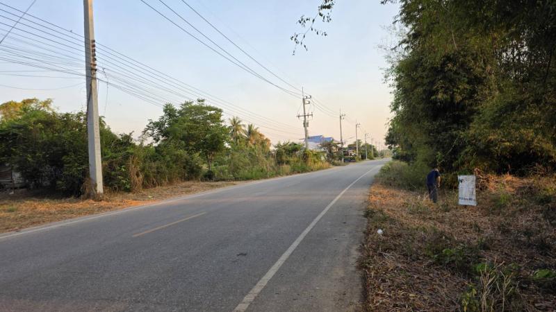 ขายที่ดิน 6 ไร่ 2 งาน 80 ตร.วา มีโฉนด ติดถนนลาดยางมะตอย อ.วังทอง จ.พิษณุโลก ที่ตั้ง : หน้าปากซอยวังพรมซอย 8 หมู่ 7 บ้านวังพรม ต.วังทอง อ.วังทอง จ.พิษณุโลก 65130พิกัด : https://goo.gl/maps/ZxkhA1d5bnaPPYKXA?g_st=alขนาดพื้นที่ : 6 ไร่ 2 งาน 80 ตร.วารายละเอียด - ประปา - ไฟฟ้า เข้าถึง- เหมาะสำหรับสร้างบ้านพักตากอากาศ หรือ สวนเกษตร- บรรยากาศ วิวทุ่งนา- เอกสารสิทธิเป็นโฉนดเพิ่มเติม - ด้านหน้าติดถนนลาดยาง (วังทอง-วังพ�