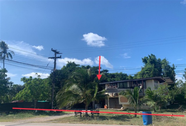 ขายที่ดินพร้อมสิ่งปลูกสร้าง ขนาด 2 งาน 58 ตร.วา อ.บ้านคา จ.ราชบุรี   ถนน บ้านบึง-บ้านห้วยเสือ อ.บ้านคา จ.ราชบุรี   ราคา 1,750,000 บาท  ( ราคาต่อรองได้ )  รายละเอียดทรัพย์ -  เนื้อที่ 513 ตร.ว. พื้นที่ใช้สอย 344.8 ตร.ม. -  บ้านหันไปทางทิศเหนือ  พิกัดทรัพย์ : https://maps.app.goo.gl/iPLDwjtDnzmHw62N6  สถานที่ใกล้เคียง   - โรงพยาบาลส่งเสริมสุขภาพตำบลบ้านคา - CJ Express - 7-Eleven - ตลาดริมน้ำ อุ๊ยเก๊อะ  รหัสทรัพย์ (Code ID)  : PAP-26-PR4_081_1   สอบถามเพิ�