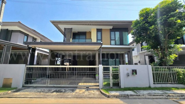 รหัสทรัพย์ : 7159บ้านเดี่ยว เศรษฐสิริ วงแหวน-ลำลูกกา บิ้วอินสวยพร้อมอยู่ที่ตั้ง :&nbsp;ถนนวงแหวน-ลำลูกกา ตำบลบึงคำพร้อย&nbsp;อำเภอลำลูกกา จังหวัดปทุมธานี 12150รายละเอียดทรัพย์&nbsp;- บ้านเดี่ยว 2 ชั้น ขนาดที่ดิน 50.4 ตารางวา พื้นที่ใช้สอย 160 ตารางเมตร- 3&nbsp;ห้องนอน, 3&nbsp;ห้องน้ำ, 1 ห้องแต่งตัว, 1 ห้องรับแขก, 1 ห้องครัว, 2 ที่จอดรถ- แอร์ 5 เครื่อง, เฟอร์นิเจอร์บิ้วอินทั้งหลัง- หน้าบ้านหันทางทิ�
