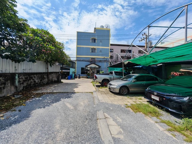 ให้เช่าที่ดินเปล่าแปลงสวย 261 ตรว. ย่านสรรพาวุธ - สุขุมวิท 68 ซอยกุศลศิลป์ ทำเลดี ใกล้ทางด่วนบางนา & BTS อุดมสุข  *** ราคาเช่า 50,000 บาท/เดือน  ติดต่อ::  ชยา โทร/ID Line:: 0942823961   Link Line:: https://line.me/ti/p/3xFA1An8Kcรหัส# T26-1374ที่ดินเปล่าแปลงสวย ย่านสรรพาวุธ - สุขุมวิท 68 ซอยกุศลศิลป์  ทำเลดี ใกล้ทางด่วนบางนา & BTS อุดมสุข รูปแปลงสี่เหลี่ยมผืนผ้าใช้งานง่าย!๐ เนื้อที่: 261 ตารางวา (ที่ดินเปล่า สภาพราบเรียบ)๐ หน้ากว�