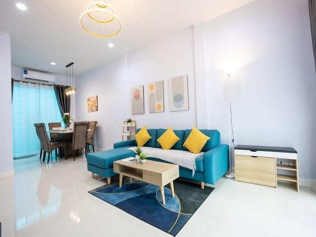 ให้เช่าทาวน์โฮม 3 ชั้น 3 ห้องนอน บ้านกลางเมือง ลาดพร้าว 71 (นาคนิวาส 34) เลียบด่วน ตกแต่งครบ พร้อมอยู่ติดต่อ:: ชยา โทร/ID Line:: 0942823961Link Line:: https://line.me/ti/p/3xFA1An8Kcรหัส# T26-1357ทาวน์โฮม 3 ชั้น บ้านกลางเมือง ลาดพร้าว 71 (นาคนิวาส 34)หมู่บ้านเล็กเพียง 49 หลัง เงียบสงบมาก เป็นส่วนตัว ตำแหน่งบ้าน: Garden View ร่มรื่น๐ ขนาด 21 ตร.ว๐ พื้นที่ใช้สอย 165 ตรม๐ 3 ห้องนอน 3 ห้องน้ำ๐ 2 ที่จอดรถ๐ แอร์ทั้งหลัง + ผ้าม่านสองชั้น๐ ตกแ�