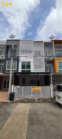 ทำเลนี้ต้องรีบดู! ทาวน์โฮม 3 ชั้น ติดถนนรามอินทรา ใกล้รถไฟฟ้าสายสีชมพู ขาย / เช่า ทาวน์โฮม 3 ชั้น โครงการกรีนิช รามอินทรา (Greenwich Ramintra)ทำเลเด่น ติดถนนใหญ่รามอินทราใกล้รถไฟฟ้าสายสีชมพู สถานีบางชัน เพียงประมาณ 1 กม. / 2 นาทีเดินทางสะดวก เชื่อมต่อถนนหลักและแหล่งไลฟ์สไตล์ได้ง่ายบ้าน 3 ชั้น พื้นที่ใช้สอยถึง 199 ตร.ม.เนื้อที่ 23.8 ตร.ว.3 ห้องนอน3 ห้องน้ำที่จอดรถ 2 คันราคาขายเพียง 4.25