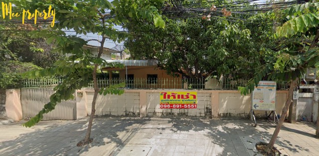 บ้านทำเลทอง “ใกล้สาทร” เหมาะทั้งอยู่อาศัยและทำธุรกิจ! ให้เช่าบ้านเดี่ยว 2 ชั้น นราธิวาสราชนครินทร์ 8#ทำเลดีมาก ใกล้ย่านสาทร เดินทางสะดวก ทำเลที่เหมาะสำหรับคนทำธุรกิจและคนที่ต้องการบ้านในเมืองบ้านขนาดใหญ่ บนที่ดิน 65 ตร.ว.พื้นที่ใช้สอยประมาณ 157 ตร.ม.ฟังก์ชันห้องเยอะ ใช้งานได้หลากหลายรายละเอียดบ้าน▪️ ชั้น 1 : 4 ห้อง + 2 ห้องน้ำ▪️ ชั้น 2 : 2 ห้อง + 1 ห้องน้ำ▪️ ที่ดิน 65 ตร.