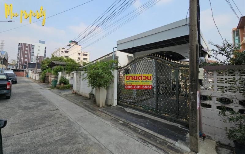 โอกาสไม่ได้มีบ่อย! บ้านชั้นเดียวบนที่ดิน 64 ตร.ว. ใจกลางรัชดา–เหม่งจ๋ายรัชดานิเวศน์ 1/1 | ประชาราษฎร์บำเพ็ญ 24ทำเลดีแบบนี้…จะซื้อเอาที่ก็ได้ หรือรีโนเวทบ้านเดิมก็ยังคุ้ม!เพราะนี่คือทำเลที่ “บ้านใหม่ราคาไปไกล” แต่คุณยังมีโอกาสได้ที่ดินในโลเคชั่นสุดพรีเมียม พร้อมบ้านเดิมที่สามารถปรับให้เป็นบ้านในฝันได้บ้านชั้นเดียว 64 ตร.ว. รัชดานิเวศน์ 1/1 ประชาราษฎร์บำเพ็�