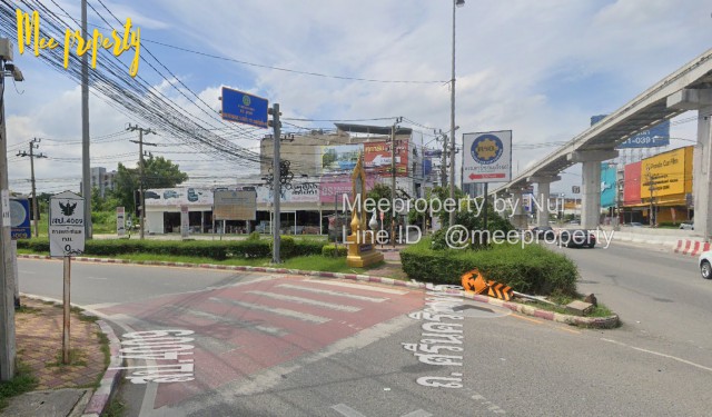 #ให้เช่าที่ดินเปล่า ติดถนนศรีนครินทร์ + ติดรถไฟฟ้าสายสีเหลือง สถานีศรีแบริ่ง  ทำเลทองที่ธุรกิจต้องจับตา! #โอกาสทองสำหรับผู้ประกอบการ! ที่ดินแปลงสวยให้เช่าระยะยาว ทำเลศักยภาพสูง ติดถนนใหญ่ศรีนครินทร์ และอยู่ใกล้รถไฟฟ้าสายสีเหลือง เหมาะสำหรับต่อยอดธุรกิจหลากหลายรูปแบบจุดเด่นที่ดินแปลงนี้ทำเล: ติดถนนใหญ่ศรีนครินทร์ติดรถไฟฟ้าสายสีเหลือง สถานีศรีแบร�