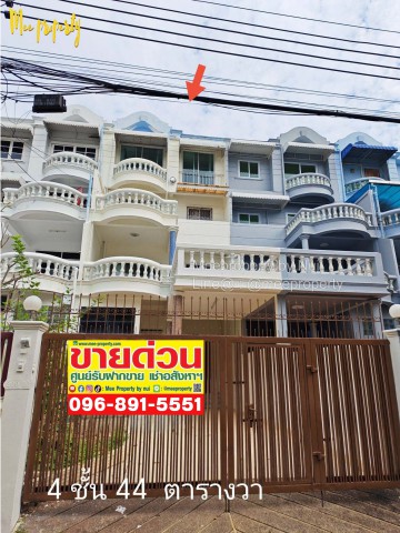 เช่า / ทาวน์โฮมทองหล่อ 4 ชั้น ทำเลทอง ซอยทองหล่อ 21 (สุขุมวิท 55)บ้านสไตล์หรู 4 ชั้น ครบฟังก์ชัน รองรับครอบครัวใหญ่หรือทำออฟฟิศ/โชว์รูมได้ขนาดที่ดิน 44 ตร.ว. | พื้นที่ใช้สอย 300 ตร.ม.พิกัดแผนที่https://maps.app.goo.gl/3VQutYj9D6oYXmeS9รายละเอียดบ้าน:5 ห้องนอน | 4 ห้องน้ำห้องรับแขก 3 ห้อง (ชั้น 1,2,4)ห้องครัวในและครัวนอก | ห้องเก็บของระเบียงชั้น 2-4 (ชั้น 4 มีระเบียงหน้า-หลัง)ดาดฟ้า ชั้น 5 | 1 ห้องแม่บ้าน พร้อมห้�