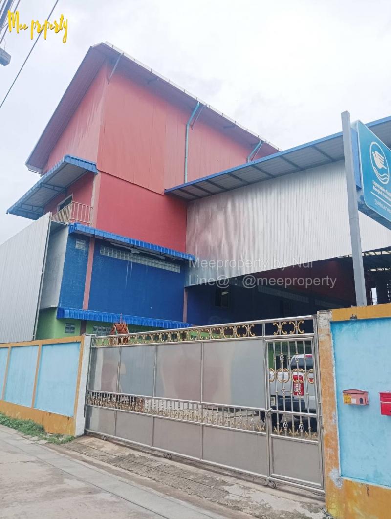 ????ขายตึก 3.5 ชั้นพร้อมโรงงาน ตลิ่งชัน ทำเลดี พร้อมใช้งานทันที!????จากปากซอย ถนนชัยพฤกษ์เพียง 500 เมตร ถึงแปลงที่ดิน  ???? ที่ตั้ง: เขตตลิ่งชัน กรุงเทพฯ✅ เนื้อที่: 210 ตารางวา พื้นที่ใช้สอยเกือบ  ประมาณ 800 ตารางเมตร  หน้ากว้าง 26 เมตร ลึก 33 เมตร ????️ สิ่งปลูกสร้าง: โรงงาน /  พร้อมออฟฟิศ???? ถนนเข้าออกสะดวก รถบรรทุก 6 ล้อเข้าได้ รับน้ำหนักได้ 180 ตัน จอดรถได้ประมาณ 30 คัน  ✅ ใกล้ถนนใหญ่ซอยช�