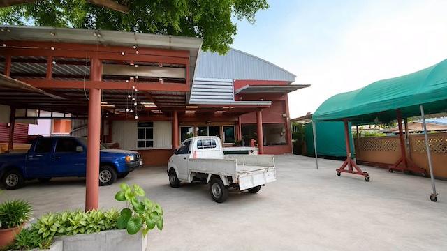 ให้เช่าโกดัง พร้อมสำนักงานและที่พัก ทำเลรังสิต ธัญบุรี คลอง 6 ปทุมธานีราคาเช่า 65,000 บาท / เดือนที่ตั้ง ถนนรังสิต-นครนายก (คลอง 6) สุดเขตหมู่ที่ 9 ตำบลคลองหก อำเภอคลองหลวง ปทุมธานี 12120ติดต่อ : คุณภัสพงณ์ 0634098164Line : deedaa24https://www.facebook.com/profile.php?id=61581484955548เนื้อที่ 379 ตารางวา พื้นที่ใช้สอยรวมประมาณ 525 ตารางเมตร โกดัง 2 หลัง สำนักงาน 4 ห้อง หอพัก 10 ห้องนอน มีห้องครัวและห้องอาหาร ห้องน้ำ 4 ห้อง ห้องอ�