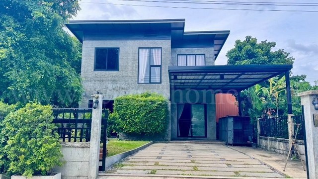 รหัสทรัพย์ : N1478ขายบ้านเดี่ยว 2 ชั้น เลียบคลองสาม 7 ใกล้ BTS คูคต เพียง 10 นาทีที่ตั้ง : ตำบลลาดสวาย อำเภอลำลูกกา จังหวัดปทุมธานี&nbsp; 12150รายละเอียดทรัพย์- บ้านเดี่ยว&nbsp;2 ชั้น&nbsp; 49.1 ตารางวา พื้นที่ใช้สอย 190 ตารางเมตร- 4 ห้องนอน, 2 ห้องน้ำ, 1 ห้องอเนกประสงค์, 1 ห้องครัว, 2 ที่จอดรถ- เครื่องปรับอากาศ 2 เครื่อง- เครื่องทำน้ำอุ่น 2 เครื่อง- ปั๊มน้ำ-แท็งก์น้ำ- กล้องวงจรปิด 4 จุด- ต่อเติมหลังคาโ�