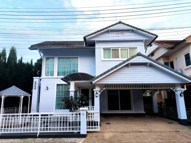 บ้านเดี่ยวให้เช่า 30,000 บาท/เดือน หมู่บ้านภานน #ใกล้รวมโชค เชียงใหม่บ้านสวย เฟอร์นิเจอร์ครบ เครื่องใช้ไฟฟ้าพร้อม เข้าอยู่ได้ทันทีค่าเช่า 30,000 บาท/เดือนไม่รับสัตว์เลี้ยงบ้านเดี่ยวบรรยากาศดี เหมาะสำหรับครอบครัวหรือผู้ที่ต้องการพื้นที่ใช้ชีวิตกว้างขวาง มีห้องทำงานแยก พร้อมครัวในและครัวนอก ตอบโจทย์การอยู่อาศัยอย่างลงตัวรายละเอียดบ้าน- 3 ห้องนอน- 3 ห้องน้ำ- 1 �