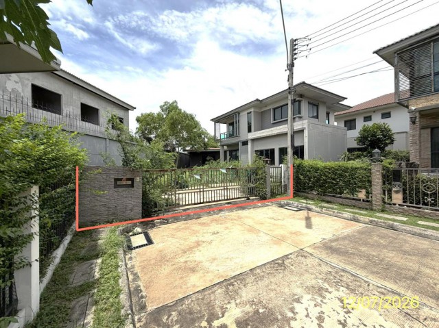 ขายบ้านเดี่ยวปทุมธานี โครงการ สราญสิริ ติวานนท์-แจ้งวัฒนะ    ซอย ภายในโครงการ ซอย B10 ถนน ติวานนท์ ตำบล บ้านใหม่ อำเภอ เมืองปทุมธานี จังหวัด ปทุมธานี  ราคาโปรโมชั่น  6,908,000   บาท    ลดจาก  8,650,000   บาท ราคาโปรโมชั่นตั้งแต่วันที่ 1 กรกฎาคม 2569 – 30 กันยายน 2569  รายละเอียดทรัพย์ -  เนื้อที่ 98.90 ตร.ว.   พื้นที่ใช้สอย 176.00 ตร.ม. -  4 ห้องนอน 3 ห้องน้ำ   -  1 ที่จอดรถ  -  บ้านหันไปทางทิศ เหนือ  พิกัดทรัพย์ :  http