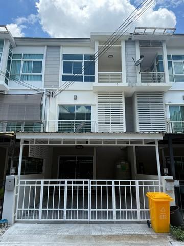 ให้เช่าทาวน์โฮม 3 ชั้น โครงการเมโทร พระราม 9 ถนนคู่ขนานมอเตอร์เวย์ กรุงเทพ-ชลบุรี ใกล้มหาวิทยาลัย Stamfordราคาเช่า 26,000 บาท / เดือน ( ประกัน 2 เดือน ล่วงหน้า 1 เดือน )ที่ตั้ง ถนนคู่ขนานมอเตอร์เวย์ กรุงเทพ-ชลบุรี (ฝั่งขาเข้า) แขวงประเวศ เขตประเวศ กรุงเทพมหานคร 10250ติดต่อ : คุณภัสพงณ์ 0634098164Line : deedaa24https://www.facebook.com/profile.php?id=61581484955548เนื้อที่ 19 ตารางวา พื้นที่ใช้สอย 160 ตารางเมตร จำนวน 3 ชั้น 3 ห้องนอน 3 ห�