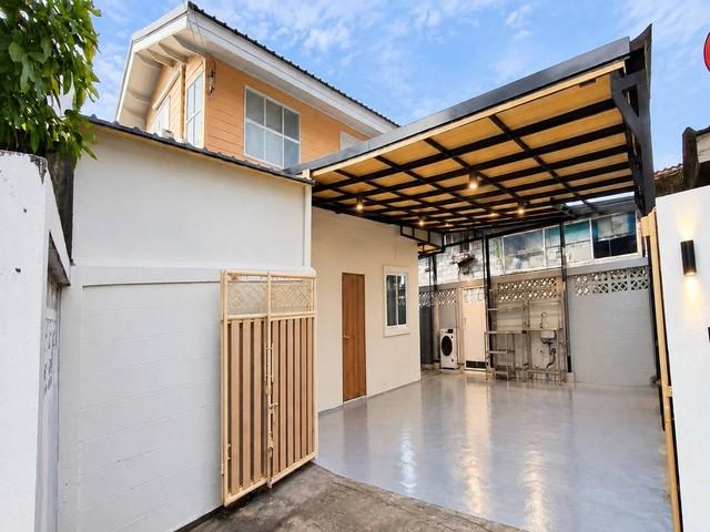 ให้เช่าบ้านเดี่ยว 2 ชั้น ซอยอุดมสุข 30 เขตบางนา เฟอร์นิเจอร์ครบ พร้อมเข้าอยู่ ** ไม่รับสัตว์เลี้ยง ห้ามสูบบุหรี่ภายในบ้าน **ราคาเช่า 30,000 บาท / เดือน ( สัญญาขั้นต่ำ 1 ปี ประกัน 2 เดือน ล่วงหน้า 1 เดือน )ที่ตั้ง ถนนสุุขุมวิท ซอยอุดมสุข 30 แขวงบางนาเหนือ เขตบางนา กรุงเทพมหานคร 10260ติดต่อ : คุณภัสพงณ์ 0634098164Line : deedaa24https://www.facebook.com/profile.php?id=61581484955548เนื้อที่ 35 ตารางวา พื้นที่ใช้สอย 180 ตารางเมตร จำนวน 