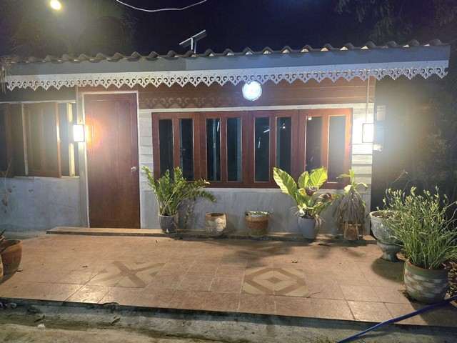 บ้านเดี่ยวชั้นเดียว ให้เช่า #บ้านเช่าบางเลนนครปฐมบรรยากาศในสวน บางปลารีสอร์ท  บ้านสวนคุณอ๊อดที่อยู่บ้านเลขที่ 196 หมู่ที่ 6 ตำบลบางปลาอำเภอ บางเลน จังหวัดนครปฐม -เนื้อที่ดิน 35ตารางวา -2ห้องนอน 1 ห้องอเนกประสงค์   -2ห้องน้ำ 1 ห้องครัว พร้อมเฟอร์นิเจอร์ แอร์ 3ตัว( ทำออฟฟิศได้ )- ใกล้ดอนตูม -ใกล้วัดบางปลา วัดลาดสะแก วัดเกาะแรต  ตลาดน้ำลำพญา -ตลาดสดโรงยาง, โลตัสบางเลน-โร�