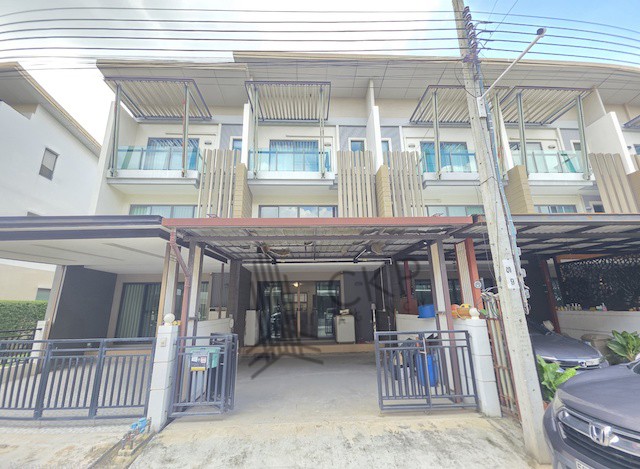 ขายทาวน์โฮม 3 ชั้น Town Avenue Cocos พระราม 2 ซอย 50 ราคาเพียง 4,390,000 บาท | บ้านสภาพดีมาก พร้อมเข้าอยู่ ทำเลดี ใกล้เซ็นทรัล พระราม 2 เดินทางสะดวก ฟังก์ชันครบ เหมาะสำหรับครอบครัวที่กำลังมองหาบ้านในทำเลพระราม 2ไม่มีปัญหาเรื่องน้ำท่วม  โครงการ Town Avenue Cocos Rama 2 Soi 50 ทำเลศักยภาพบนถนนพระราม 2 ซอย 50 ใกล้ห้างเซ็นทรัล พระราม 2 รายล้อมด้วยแหล่งช้อปปิ้ง ร้านอาหาร ตลาด โรงเรียน และโรงพยาบาล ตอบโจทย�