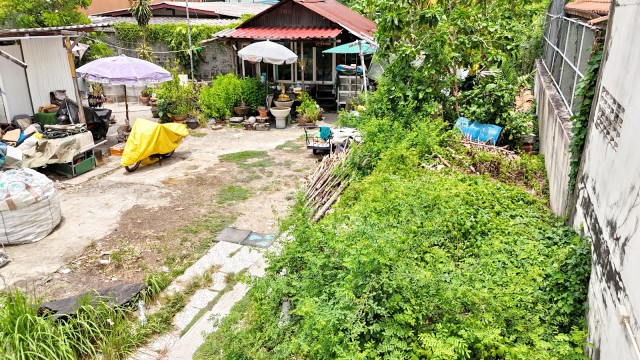 ให้เช่าที่ดินเปล่า บางมด 176ตร.วา. 704ตรม. BigC สุขสวัสดิ์ 492ม. โฮมโปรสุขสวัสดิ์  แยกพระประแดง 800 ม. ทำเล ใกล้ตลาดพระประแดงอาเขต 800 ม.  มีความเป็นส่วนตัว เหมาะสำหรับทำพื้นที่พักสินค้า โกดังขนาดเล็ก หรือบ้านพักคนงาน เดินทางสะดวก  ใกล้โฮมโปรสุขสวัสดิ์ สถานศึกษา รพ.ทำเลเชื่อมต่อถนนสุขสวัสดิ์ และเส้นทางวงแหวนอุตสาหกรรมได้สะดวก  22,998 บาท/เดือนFilled land for rent BangMod 176sq.wa. 704sqm. Big C Suksawat 492m HomePro Suksawat  or s