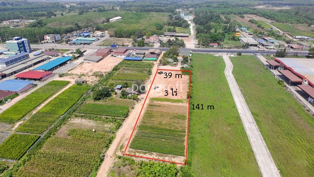 ขายที่ดิน 3 ไร่ ผังรูปสี่เหลี่ยมสวย ปลวกแดง ระยอง ใกล้ถนนหลัก 3191 เพียง 50 เมตรราคาขาย: 9,000,000 บาท (ยกแปลง)ราคาเฉลี่ย: 7,500 บาทต่อตารางวารายละเอียดที่ดิน:เนื้อที่รวม: 3 ไร่ผังที่ดิน: รูปสี่เหลี่ยมผืนผ้าหน้ากว้าง: ประมาณ 39 เมตรความลึก: ประมาณ 141 เมตรสภาพที่ดิน: พื้นที่ราบ ใช้งานได้เต็มพิกัดจุดเด่นด้านทำเล:แผนที่ https://maps.app.goo.gl/YxLNL2ePh9EDF3LS7ตำแหน่งที่ดิน: เข้าซอยจากถนนสายหลัก (3191) เพียง 50 �