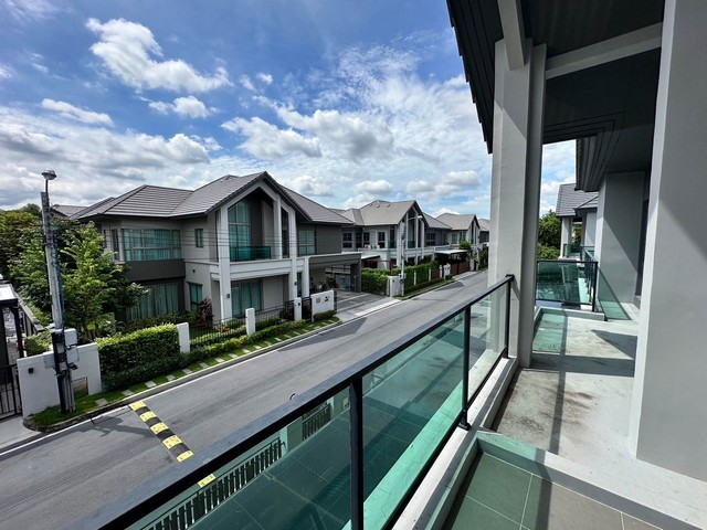 บ้านเดี่ยวเช่า Bangkok Boulevard Signature Ladprao Serithai | บางกอก บูเลอวาร์ด ซิกเนเจอร์ ลาดพร้าว เสรีไทยราคา 300,000 บาทID : HJ166  รายละเอียดบ้าน  บ้านเดี่ยว 2 ชั้น ขนาดใหญ่ พื้นที่ใช้สอยกว้างขวาง เหมาะสำหรับครอบครัวขนาดใหญ่รายละเอียดบ้าน  - พื้นที่ใช้สอย 630 ตร.ม.  - เนื้อที่ดิน 666 ตร.ม.ฟังก์ชันภายใน  - 10 ห้องนอน  - 10 ห้องน้ำ  ทำเลดี  - โครงการ Bangkok Boulevard Signature Ladprao Serithai  - เดินทางสะดวก เชื่อมต่อถนนลาดพร้าว เสรีไทย และพื