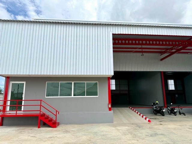 ให้เช่าโกดัง/โรงงาน 1,400 ตรม. บางนา-ตราด บางโฉลง สมุทรปราการให้เช่า ตรม. ละ 150 บาท/เดือนประกัน 3 เดือน ล่วงหน้า 1 เดือน สัญญา 3 ปีโกดัง/โรงงาน บางนา-ตราด พื้นที่สีเหลือง ว่าง  1,400 ตรม. (แบ่งเช่าได้)ทำเลดี ติดถนน เดินทางสะดวกสบาย ใกล้สนามบินสุวรรณภูมิที่ตั้ง บางนา-ตราด บางโฉลง สมุทรปราการ--------------------------------------------------------#สนใจติดต่อ：#คุณเอสLine ID / โทร. 098 - 2361563#โกดังให้เช่า #เช่าโกดังบางพลีสมุ�
