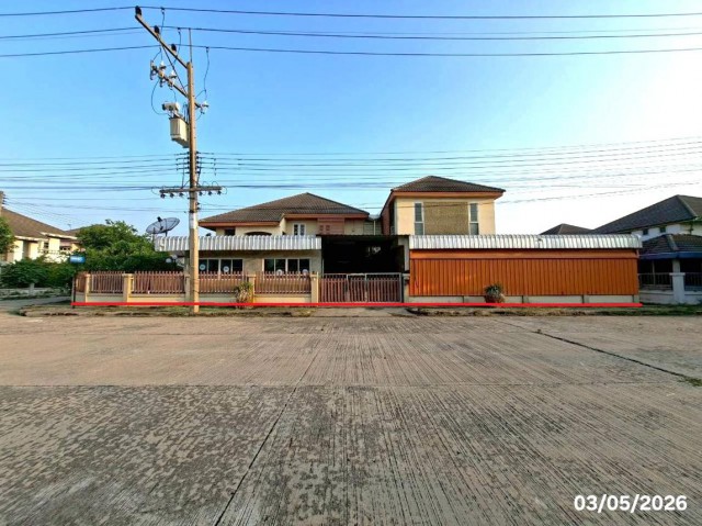 ขายบ้านเดี่ยวปทุมธานี โครงการ เดอะลากูน1-2 อำเภอสามโคก  ถนน/ซอย ตำบล อำเภอ จังหวัด  ราคาโปรโมชั่น      บาท    ลดจาก      บาท ราคาโปรโมชั่นตั้งแต่วันที่ 1 กรกฎาคม 2569 – 30 กันยายน 2569  รายละเอียดทรัพย์ -  เนื้อที่ 124.00 ตร.ว.   พื้นที่ใช้สอย 417.20 ตร.ม. -  8 ห้องนอน 7 ห้องน้ำ   -  1 ที่จอดรถ  -  บ้านหันไปทางทิศ ตะวันตกเฉียงใต้  พิกัดทรัพย์ :  https://maps.app.goo.gl/e5DZ1Vx2VYdzCuan9  สถานที่ใกล้เคียง   - โรงพยาบาลสามโคก - ตลาดโรงเ�