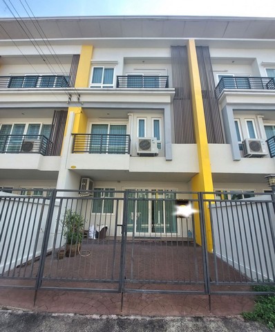 ให้เช่า ทาวน์โฮม3ชั้น 27ตรว.หน้ากว้าง5.6เมตร 230ตรม. #โฮมออฟฟิศลาดกระบัง4ห้องนอน 4ห้องน้ำแอร์5ตัวพร้อมเฟอร์นิเจอร์จอดรถได้2คันเหมาะทำออฟฟิศหรืออยู่อาศัยอยู่ถนน ลาดกระบัง เดินทางสะดวก ในย่านการค้าหัวตะเข้ใกล้ สนามบินสุวรรณภูมิ, มหาลัยพระจอมเกล้าเจ้าคุณทหารลาดกระบัง, นิคมอุตสาหกรรมลาดกระบัง,ติดถนนใหญ่ลาดกระบัง เดินทางเข้า-ออกหัวตะเข้และสุวรรณภูมิสะดวกมาก �