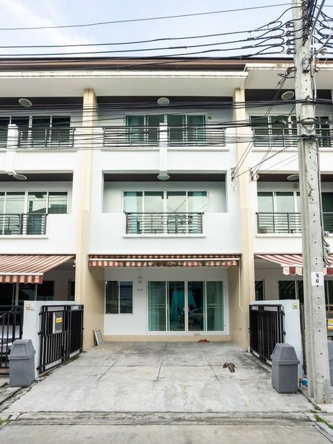 ให้เช่าทาวน์โฮม 3 ชั้น โครงการบ้านกลางเมือง ลาดพร้าว 71 (นาคนิวาส 34) เงียบสงบ เป็นส่วนตัว เฟอร์นิเจอร์พร้อมเข้าอยู่ราคาเช่า 38,000 บาท / เดือน ( สัญญาขั้นต่ำ 1 ปี ประกัน 2 เดือน ล่วงหน้า 1 เดือน ) ** เลี้ยงสัตว์ได้เฉพาะโซนนอกบ้านเท่านั้น **ที่ตั้ง ถนนลาดพร้าว 71 (นาคนิวาส 34) แขวงลาดพร้าว เขตลาดพร้าว กรุงเทพมหานครติดต่อ : คุณภัสพงณ์ 0634098164 Line : deedaa24 https://www.facebook.com/profile.php?id=61581484955548เนื้อที่ 21 ตารางว�
