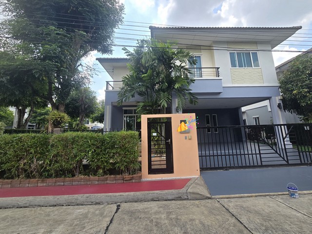 ให้เช่าบ้านเดี่ยว2ชั้น #บ้านเช่าสรงประภา ดอนเมืองแปลงมุม วิวหน้าสวน ย่านทำเลสรงประภาแจ้งวัฒนะ60ตรว. มี4ห้องนอน  3ห้องน้ำ1ห้องรับแขก (Living room)และครัวแอร์4เครื่อง เฟอร์นิเจอร์ครบ จอดรถได้3คันอยู่ถนนสรงประภา เข้า-ออกทะลุเส้นแจ้งวัฒนะ-อิมแพคเมืองทองธานี เลียบคลองประปาและศรีสมานได้ ส่วนกลาง มีสวนสาธารณะ2สวน, สระว่ายน้ำ,คลับเฮ้าส์ •  การคมนาคม: ใกล้ทางด่วนศรีสมาน, ส�