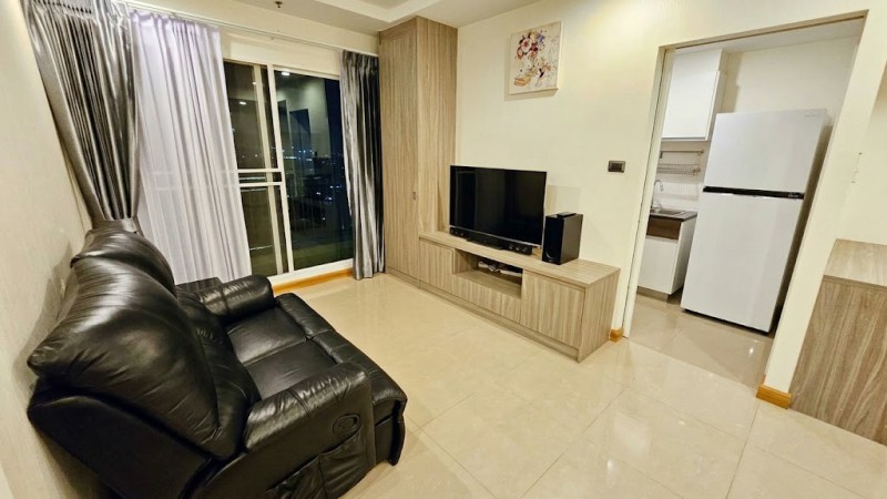 เวลลิงตัน 2 นอน 2 น้ำ ให้เช่าชั้น 12 รร.นานาชาติไอเอสอาร์ 500 ม.คอนโดศุภาลัย ใกล้แยกประชาร่วมมิตร 700 ม.พื้นที่ใช้สอย 66 ตร.ม.ตกแต่งครบพร้อมเฟอร์ฯ และเครื่องใช้ไฟฟ้า บรรยากาศหรูหรา พร้อมสิ่งอำนวยความสะดวกครบครัน เหมาะสำหรับอยู่อาศัยในทำเลห้วยขวาง เดินทางสะดวก ใกล้ศูนย์วัฒนธรรมฯ สถานศึกษา รพ.ศูนย์การค้า รถไฟฟ้าMRT และทางด่วนศรีรัช  28,999 บาท/เดือนCondo for rent at Supalai Wellington located 500 m. from ISR In