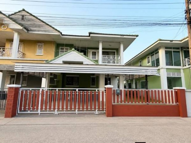 F14C0261 ขายด่วน!! บ้านแฝด 2 ชั้นราคาถูกหมู่บ้านมณีแก้ว ซ.1 ถ.แสนสุข ต.แสนสุข อ. เมือง จ.ชลบุรีเนื้อที่ 43.8 ตารางวา 3 ห้องนอน 3 ห้องน้ำ 2 ที่จอดรถ*ราคา 2,500,000 บาท สถานที่ใกล้เคียงตลาดหนองมน 10 นาที (3.8 กม.)มหาวิทยาลัยบูรพา 10 นาที (4.7 กม.)หาดบางแสน 13 นาที (5.9 กม.)หาดวอนนภา 10 นาที (6.4 กม.)ตลาดปลา บางแสน 11 นาที (6.6 กม.)โรงพยาบาลเอกชล 2 15 นาที (8 กม.)เซ็นทรัล ชลบุรี 18 นาที (10.4 กม.)พิกัด: https://maps.app.goo.gl/tVVKw4fu3adBGmLm6ของแถม: แอร์ 2 