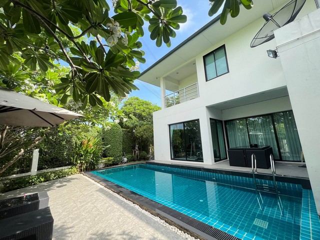 ให้เช่า - ขายบ้านเดี่ยว Pool Villa 119 ตรว. 4 ห้องนอน โครงการ Blue Lagoon 2 บางนา-วงแหวน หลังมุม ทิศเหนือ ใกล้เมกะบางนา *** ราคาเช่า 160,000 บาท/เดือน  *** ราคาขาย 39 ล้านบาท  ติดต่อ:: คุณชยา โทร/ID Line:: 0942823961   Link Line:: https://line.me/ti/p/3xFA1An8Kcรหัส # T26-1387 บ้านเดี่ยว Blue Lagoon 2 บางนา-วงแหวน หลังมุม ทิศเหนือ ใกล้เมกะบางนา o เนื้อที่ 119.30 ตารางวาo พื้นที่ใช้สอย 390 ตารางเมตรo 4 ห้องนอน 6 ห้องน้ำo 1 ห้องออกกำลังกาย 1 ห้องรับแขกo 1 ห้อง family room 1 ห้องแ