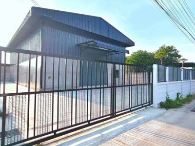 #ให้เช่าโกดังคลังสินค้าชลบุรี#ปล่อยเช่าโกดังสร้างใหม่บ้านสวน????บ้านสวน อ.เมือง จ.ชลบุรี✴️พื้นที่  240  ตรม.(พร้อมให้เช่าต้นเดือนกรกฎาคม)????ราคาค่าเช่า   30,000 บาท/เดือน✳️รายละเอียด✳️????โกดังล้อมรั้วรอบขอบชิด????พื้นที่สีส้ม ขนาด 240  ตรม????มีไฟ 3 เฟส น้ำประปา พร้อม????ความสูงประมาณ 9 เมตร????มีออฟฟิศมีห้องน้ำด้านในและ    ห้องน้ำด้านนอก????พื้นรับน้ำหนัก  3 ตัน/ตรม✴️เหมาะสำหรับเป็น�