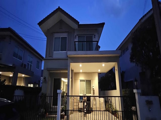 ขายบ้านเดี่ยว 2 ชั้น 56 ตร.ว 4 ห้องนอน หมู่บ้านวรารมย์วัชรพล - เพิ่มสิน ตกแต่งพร้อมอยู่ ใกล้ Big C สายไหม *** ราคาขาย 8.9 ล้านบาท ต่อรองได้ ติดต่อ:: ชยา โทร/ID Line:: 0942823961   Link Line:: https://line.me/ti/p/3xFA1An8Kcรหัส# T26-1395บ้านเดี่ยวหมู่บ้านวรารมย์วัชรพล - เพิ่มสิน o เนื้อที่ 56 ตร.วo พื้นที่ใช้สอย: 195 ตร.มo 4 ห้องนอน 3 ห้องน้ำ o 1 ห้องครัวo 2 ที่จอดรถo ตกแต่งบิวท์อินทั้งหลัง (หมดไปเกือบ 2 ล้านบาท)o โครงการคุณภาพของ Q house o ทำระ�