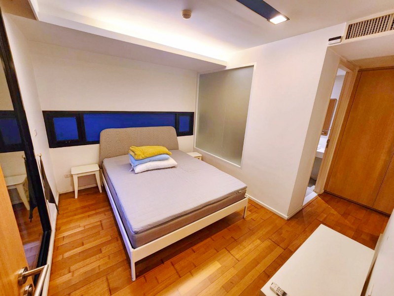 ให้เช่าคอนโด The Nest Ploenchit ซอยนายเลิศ ห้องมุม ใกล้ BTS เพลินจิต 320 ม.Central Embassy 325 ม.1นอน 1น้ำ 41ตร.ม. ใกล้โรงพยาบาลบำรุงราษฎร์ 850 ม. ทำเลใจกลางเมือง ใกล้สวนปาร์คนายเลิศ ลดค่าเช่า 35% เหลือเพียง 17,999 บาทต่อเดือนBTS Ploenchit 320m The Nest Ploenchit Condo for Rent NaiLert Soi. Corner Unit on the 2nd Floor 1Bed 1Bath 41sq.m. of Living Space. Conveniently  Central Embassy325m 850m from Bumrungrad International Hospital. Near Nai Lert Park. Enjoy a 35% Rental Discount at Only 17,999 Baht per Month.VDO 1minshttps://youtube.com/shorts/0klVFf8OkHkซอยนายเลิศ ถนนวิทยุ แขวงลุมพินี เขตปทุมวัน กรุงเทพมหานค