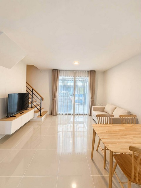 ให้เช่าทาวน์โฮม 2 ชั้น 3 ห้องนอน Pleno  สุขุมวิท-บางนา 3 ตกแต่งพร้อมอยู่ ใกล้เมกะบางนา *** ราคาเช่า 40,000 บาท/เดือน  ติดต่อ:: ชยา โทร/ID Line:: 0942823961Link Line:: https://line.me/ti/p/3xFA1An8Kcรหัส# T26-1397ทาวน์โฮม 2 ชั้น Pleno สุขุมวิท-บางนา 3 เฟอร์นิเจอร์และเครื่องใช้ไฟฟ้าครบ หิ้วกระเป๋าเข้าอยู่ได้เลยo เนื้อที่ 18 ตรว.o พื้นที่ใช้สอย 110 ตรม.o 3 ห้องนอน 2 ห้องน้ำo 2 ที่จอดรถ o เครื่องใช้ไฟฟ้าครบ พร้อมเข้าอยู่ o ใกล้เมกะบางนา / โรง�