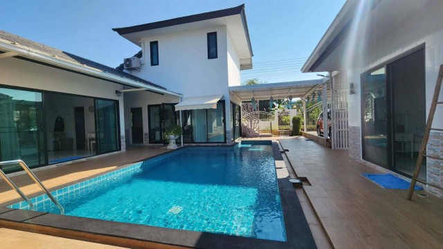ขายด่วน! พูลวิลล่า #ท่าวังตาล #สารภี เชียงใหม่ราคาเพียง 8.5 ล้านบาท | พร้อมผู้เช่า รับรายได้ทันทีบ้านสวยบรรยากาศรีสอร์ท พร้อมสระว่ายน้ำส่วนตัว ขายพร้อมเฟอร์นิเจอร์และผู้เช่าปัจจุบัน เหมาะสำหรับซื้อเพื่ออยู่อาศัยหรือการลงทุนปล่อยเช่าทำเลท่าวังตาล อำเภอสารภี เชียงใหม่รายละเอียดบ้าน- บ้านเดี่ยวพร้อมสระว่ายน้ำส่วนตัว- ที่ดิน 150 ตารางวา- พื้นที่ใช้สอยประมา�