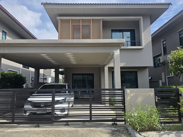 บ้านเดี่ยว2ชั้น ให้เช่า วงแหวนบางนา  #บ้านเช่าเมกาบางนา สมุทรปราการบ้านเดี่ยว2ชั้น•42ตารางวา•3ห้องนอน•3ห้องน้ำ•แอร์4ตัว•เฟอร์นิเจอร์+เครื่องใช้ไฟฟ้า ทีวี ตู้เย็น เครื่องซักผ้า•เตา+อู๊ด ซิ้งค์•จอดรถได้ 2 คันถนน สุขาภิบาล2 วงแหวนบางนา ต. บางพลี ใหญ่ อ. บางพลี จ. สมุทรปราการ 10540ทำเลใกล้ห้างเมกาบางนา, สนามบินสุวรรณภูมิ,และเส้นวงแหวนกาญจนาภิเษก, สามารถเดินทางได้สะด
