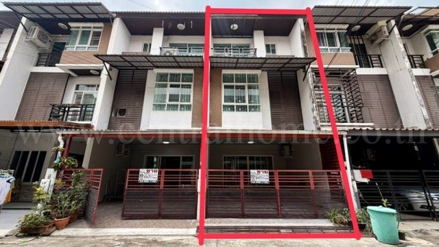 รหัสทรัพย์ &nbsp;N1514ทาวน์โฮม 3.5 ชั้น&nbsp;เดอะ รูฟ แจ้งวัฒนะ&nbsp;ที่ตั้ง&nbsp;: ซอยแจ้งวัฒนะ-ปากเกร็ด 24 ตำบลบางตลาด อำเภอปากเกร็ด จังหวัดนนทบุรี 11120รายละเอียดทรัพย์- ทาวน์โฮม 3.5&nbsp;ชั้น ขนาดเนื้อที่ 17.5&nbsp;ตารางวา พื้นที่ใช้สอย 200&nbsp;ตารางเมตร- 2 ห้องนอน,&nbsp;3&nbsp;ห้องน้ำ, 1 ห้องครัว, 1&nbsp;ห้องรับแขก,&nbsp;จอดรถได้ 1 คัน, หน้าบ้านกว้าง 5&nbsp;เมตร (ต่อหลัง)- เครื่องใช้ไฟฟ้า เครื่องปรับอากาศติดผนัง 3 เครื่อง,