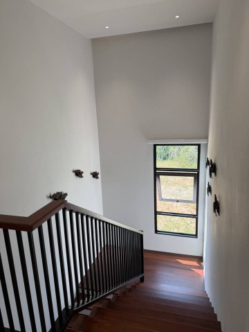 New Modern Pool Villa 10.8 ล้าน 295 ตรว. #น้ำแพร่ #หางดง บ้านพูลวิลล่าสร้างใหม่ #สไตล์โมเดิร์น ฟังก์ชันครบ ดีไซน์ทันสมัย เหมาะสำหรับอยู่อาศัย หรือเป็นบ้านพักตากอากาศรายละเอียดบ้านที่ดิน 295 ตร.วาพื้นที่ใช้สอย 329 ตร.ม.4 ห้องนอน | 4 ห้องน้ำห้องนอนชั้นล่าง 1 ห้อง พร้อมห้องน้ำห้องนั่งเล่นกว้าง โปร่งครัวสไตล์ Modern Westernห้องซักล้าง + ห้องเก็บของชั้น 2 จำนวน 3 ห้องนอน พร้อมห้องน้ำในตัวและ Walk-in ClosetMaster