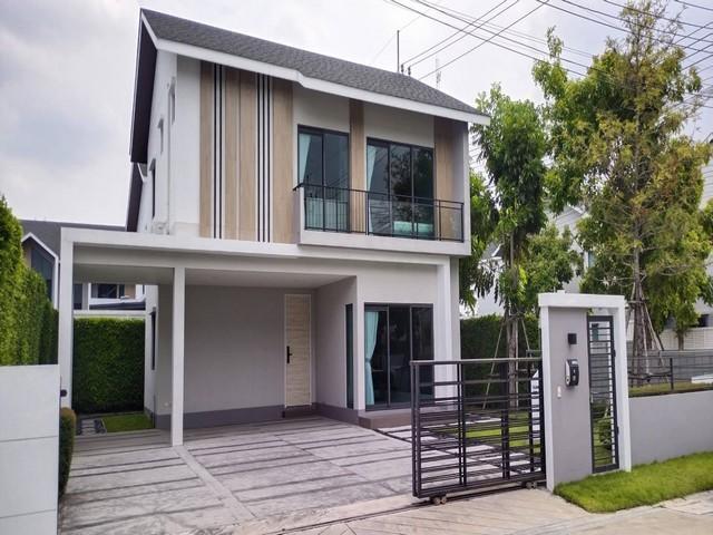 ให้เช่าบ้านเดี่ยว Nirvana ELEMENT เนอวานา เอเลเมนท์ บางนา ถนนบางนา กม.13 ใกล้ Att U Park*** ราคาเช่า 70,000 บาท/เดือนติดต่อ คุณช่อผกา โทร 0616198565 LINE 0616198565สำรอง LINE 0812523279 ส่งลิ้งก์ไว้ได้เลยรหัส# T26-1337บ้านเดี่ยว 2 ชั้น Nirvana ELEMENT บางนา ถนนบางนา-ตราด ใกล้ Att U Park๐ เนื้อที่ 73 ตารางวา๐ พื้นที่ใช้สอย 180 ตารางเมตร๐ 4 ห้องนอน๐ 4 ห้องน้ำ๐ 3 ที่จอดรถสถานที่ใกล้เคียง:๐ ใกล้โรงเรียนนานาชาติชั้นนำ: Bangkok Patana, St. Andrews, ICS, Berkeley, Thai-Singapore International