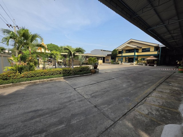 ขายโรงงาน พร้อมสำนักงาน 5,500 ตรม. ซอยบุญมีทรัพย์ เทพารักษ์ สมุทรปราการ ใกล้นิคมบางปู *** ราคาเช่า 500,000 บาท/เดือน ( 3 ไร่กว่าเฉพาะ รง+ออฟฟิศ)  *** ราคาขาย 80 ล้านบาท ** 4 ไร่ พร้อมบ้านหรู ***ติดต่อ:: ชยา โทร/ID Line:: 0942823961   Link Line:: https://line.me/ti/p/3xFA1An8Kcรหัส# T26-1376 โรงงาน พร้อมสำนักงาน ซอยบุญมีทรัพย์ เทพารักษ์ สมุทรปราการ ใกล้นิคมบางปู o กรณีเช่าเนื้อที่ 5,500 ตรม. (3 ไร่กว่า)o กรณีชายเนื่อที่ 4 ไร่ (รวมบ้านหรู)***สเป�