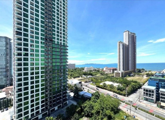 AOM 3249คอนโดหรู  The Riviera Ocean Drive พัทยา เพียง 3,500,000 บาท  ขายพร้อมผู้เช่า รับรายได้ทันที! ลงทุนพร้อมรับค่าเช่า 23,000 บาท/เดือน ขายพร้อมผู้เช่าปัจจุบัน สัญญาเช่าถึงเดือนเมษายน 2570 (April 2027) มีรายได้ค่าเช่าตามสัญญาเช่าปัจจุบัน เหมาะสำหรับนักลงทุนที่ต้องการถือครองอสังหาริมทรัพย์ในพัทยา คอนโดทำเลพัทยา พร้อมวิวทะเลบางส่วน เหมาะสำหรับผู้ที่มองหาอสังหาริมทรัพย์เพื่อการลงทุน รายล�